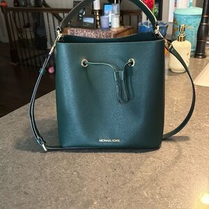 Women’s shoulder bag